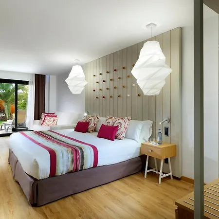 Grand Palladium White Island & Otel Playa d'en Bossa