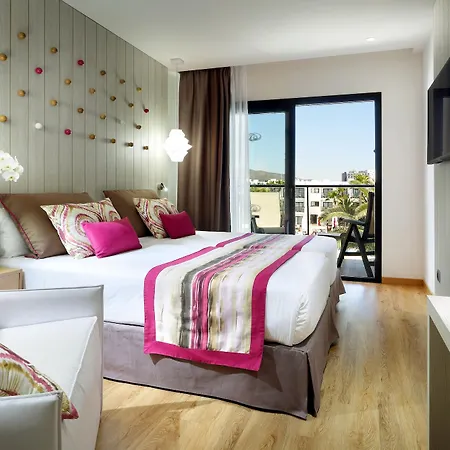 Grand Palladium White Island & מלון פלאייה דן בוסה
