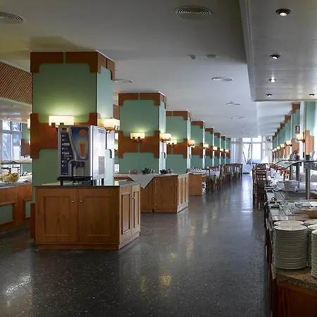 Grand Palladium White Island & מלון