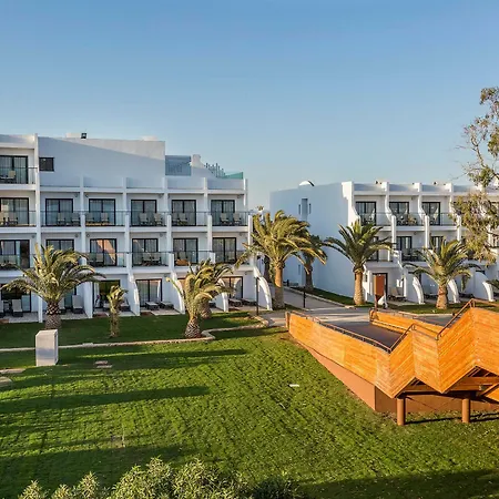 Grand Palladium White Island & מלון פלאייה דן בוסה