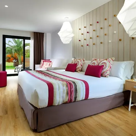 Hotel Grand Palladium White Island & Platja d'en Bossa